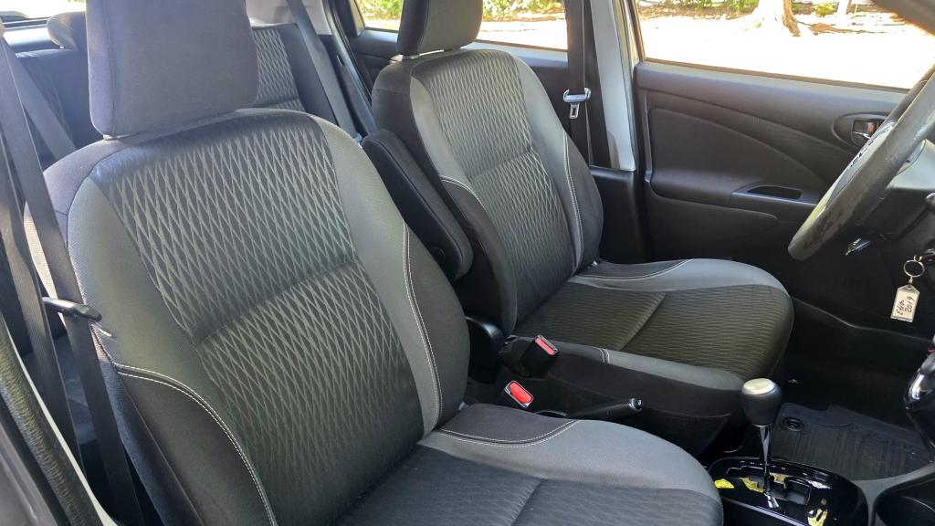 TOYOTA Etios Hatch - Foto
