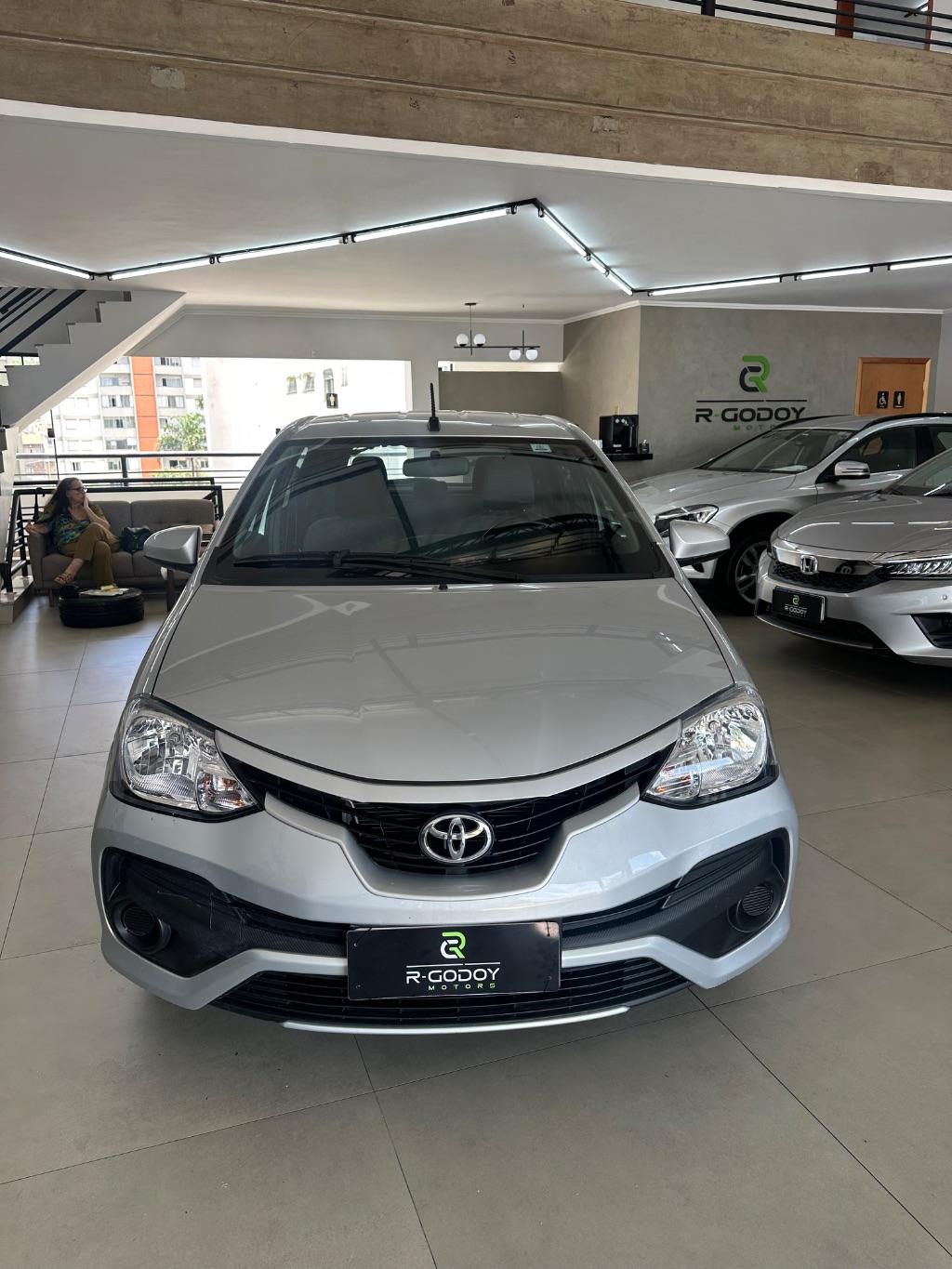 TOYOTA Etios Hatch - Foto