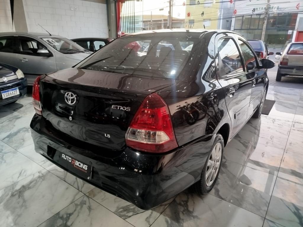 TOYOTA Etios Sedan - Foto