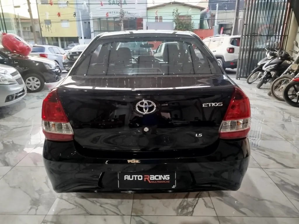 TOYOTA Etios Sedan - Foto