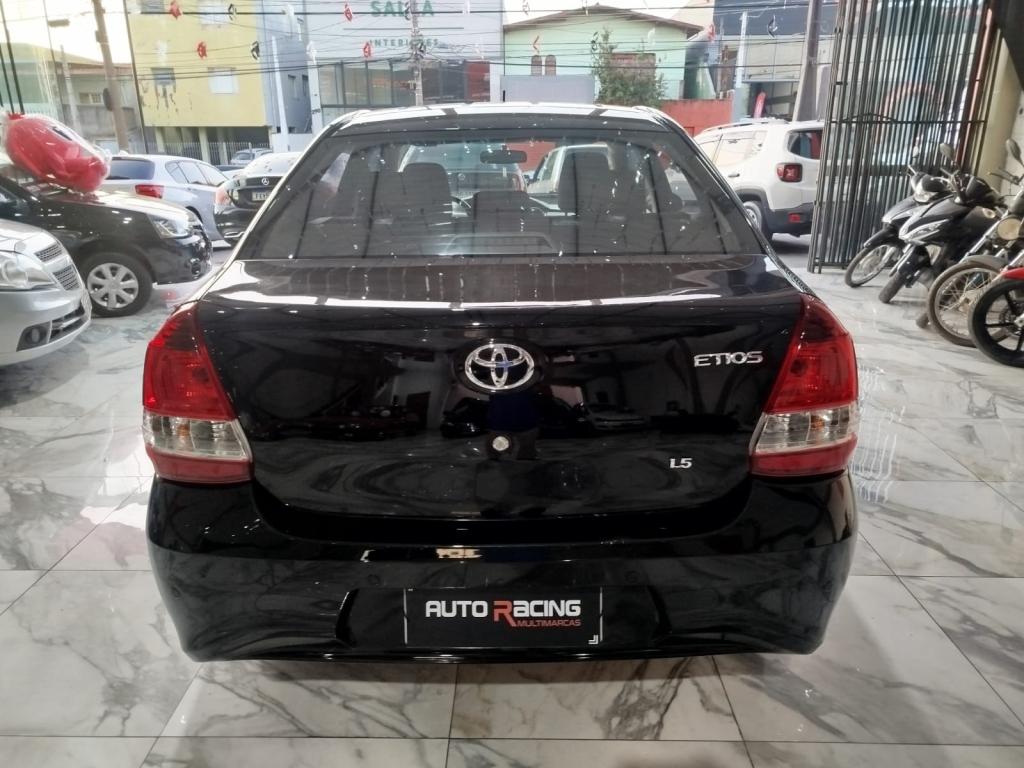 TOYOTA Etios Sedan - Foto