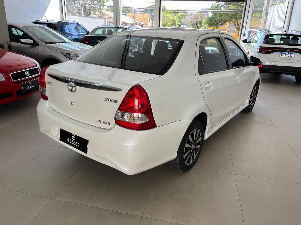 TOYOTA Etios Sedan - Foto