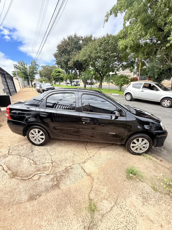 TOYOTA Etios Sedan - Foto