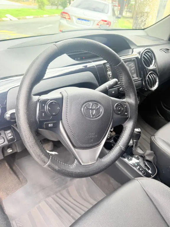 TOYOTA Etios Sedan - Foto