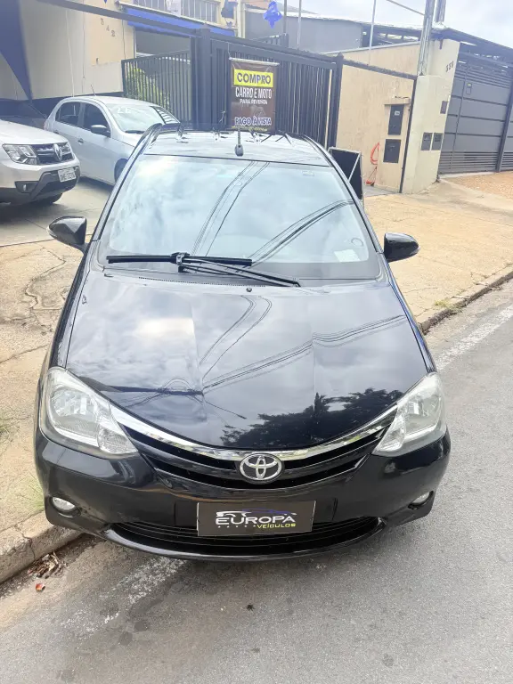 TOYOTA Etios Sedan - Foto