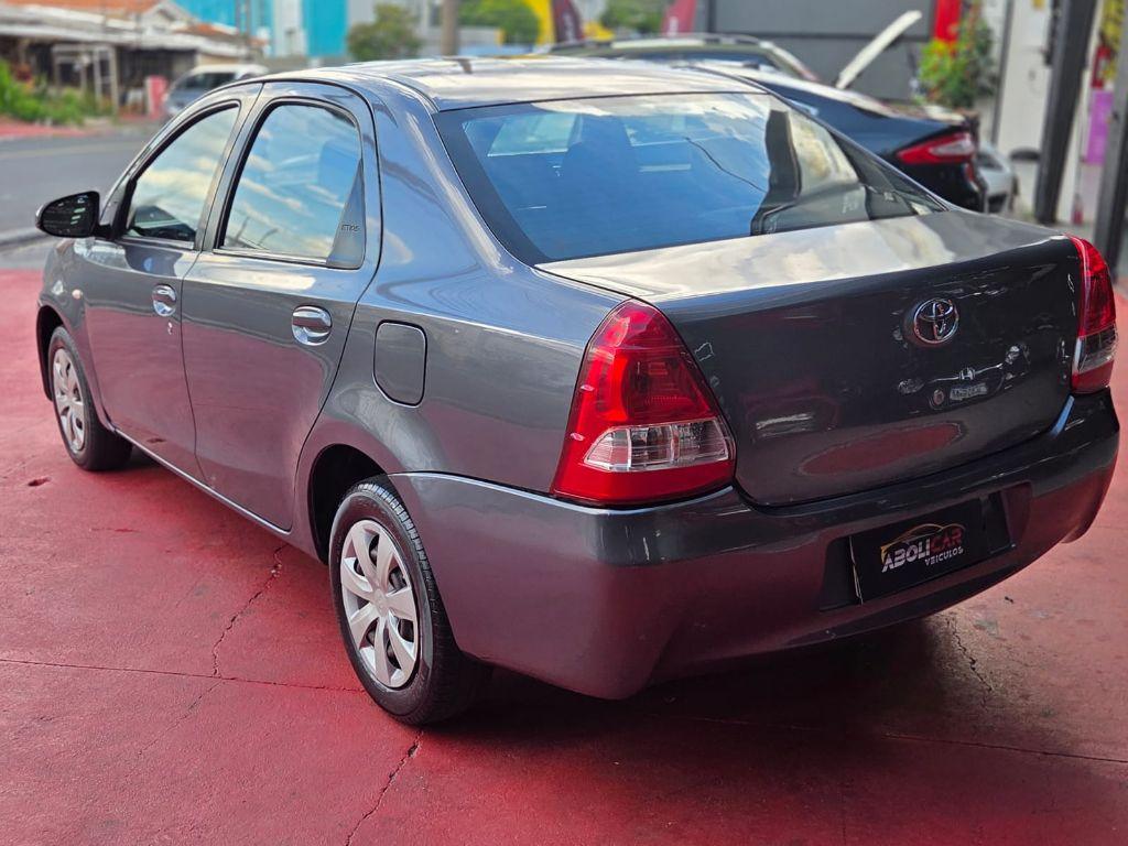 TOYOTA Etios Sedan - Foto