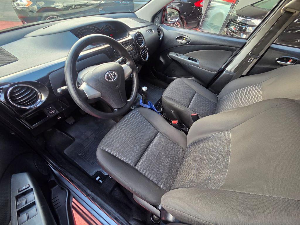 TOYOTA Etios Sedan - Foto