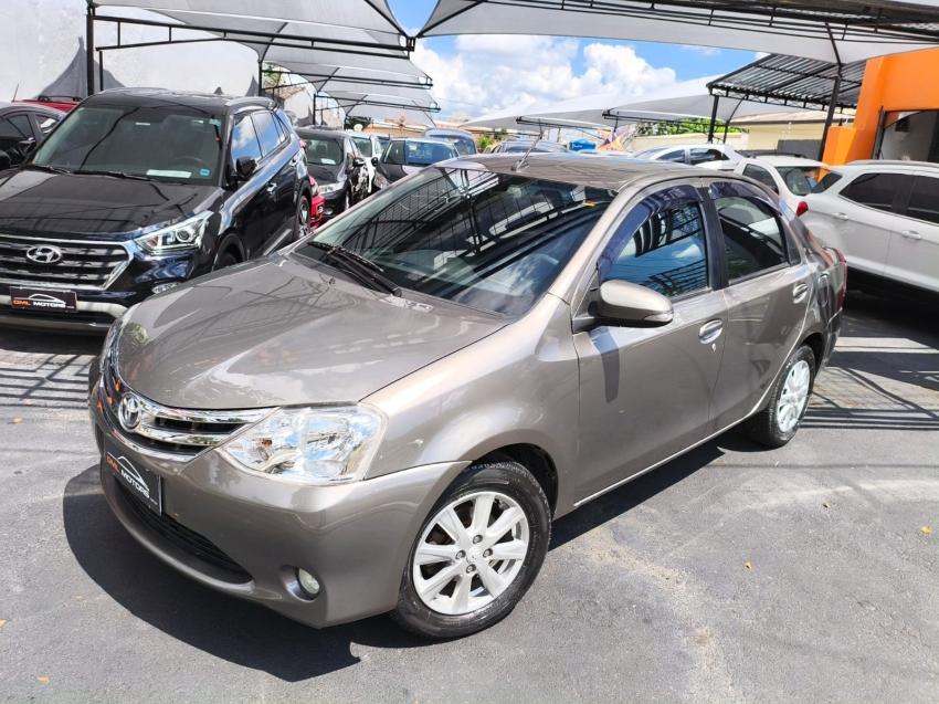 TOYOTA Etios Sedan - Foto