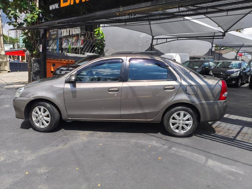 TOYOTA Etios Sedan - Foto