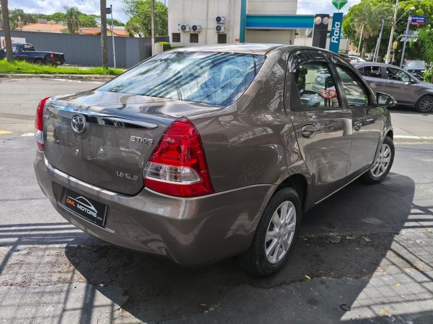 TOYOTA Etios Sedan - Foto