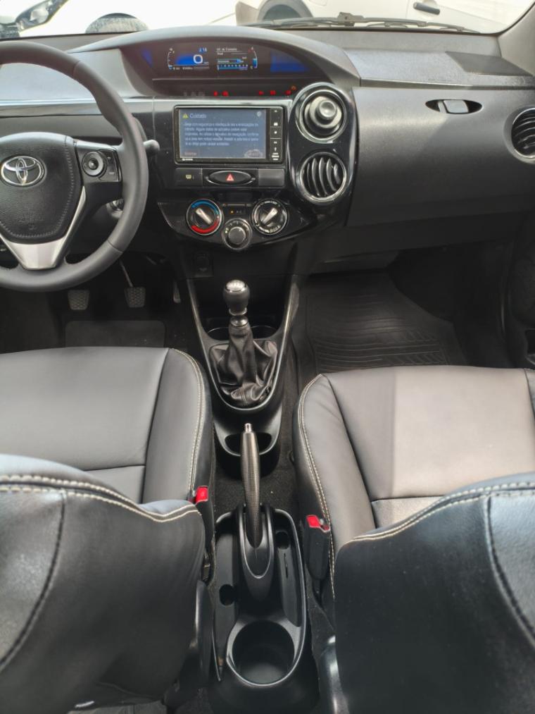 TOYOTA Etios Sedan - Foto