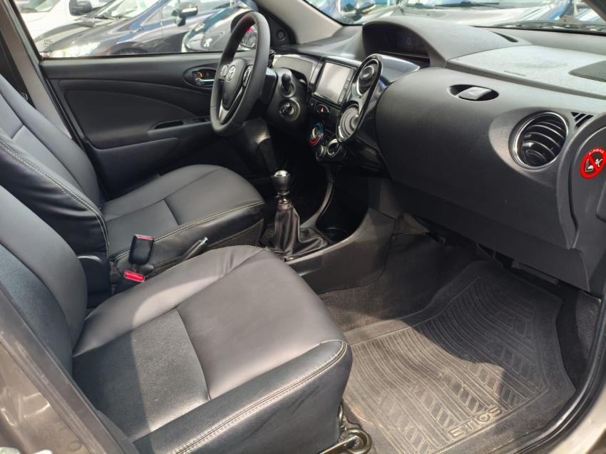 TOYOTA Etios Sedan - Foto