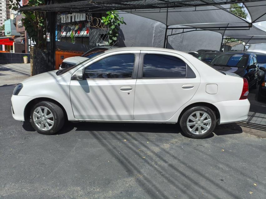 TOYOTA Etios Sedan - Foto