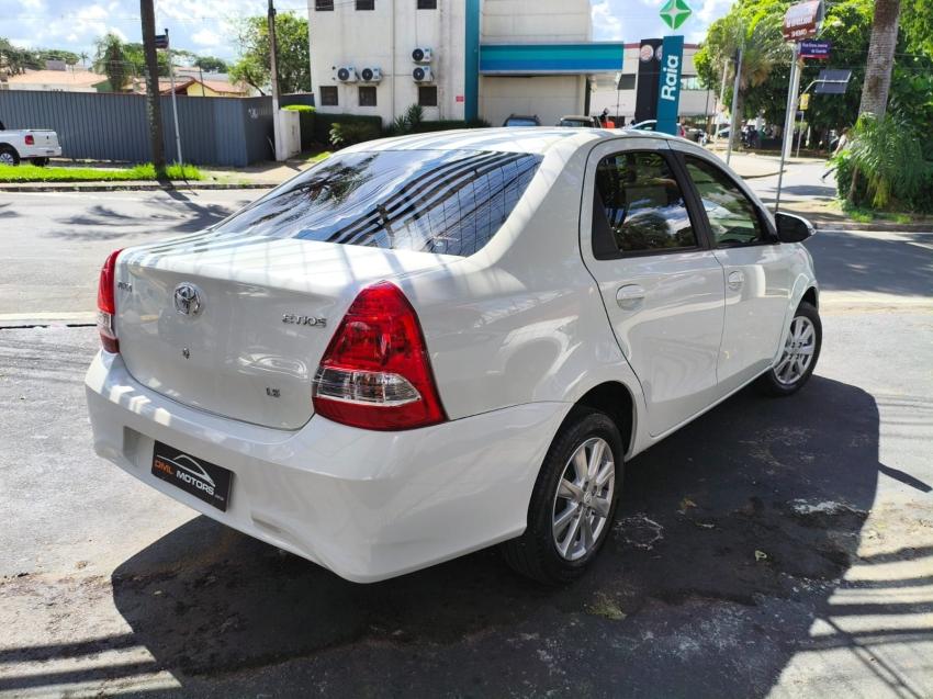 TOYOTA Etios Sedan - Foto