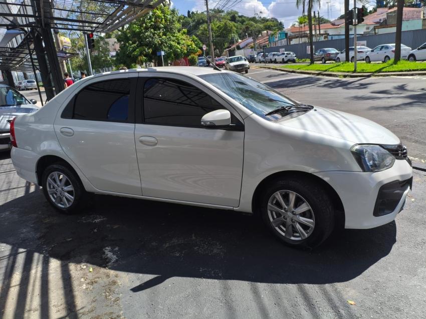 TOYOTA Etios Sedan - Foto