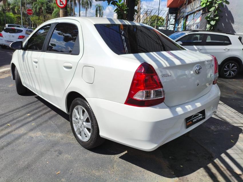 TOYOTA Etios Sedan - Foto