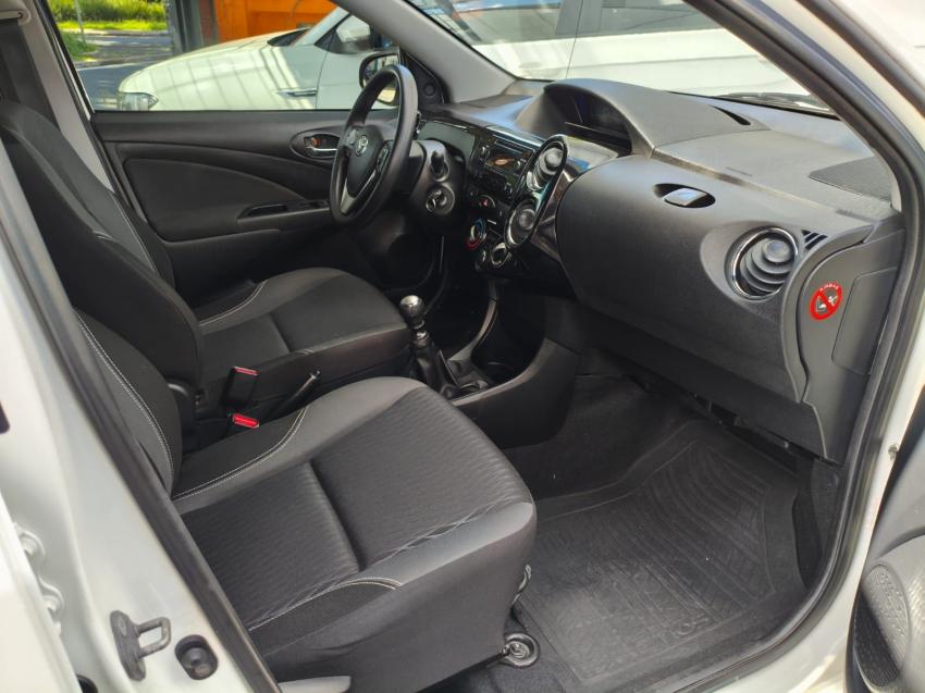 TOYOTA Etios Sedan - Foto