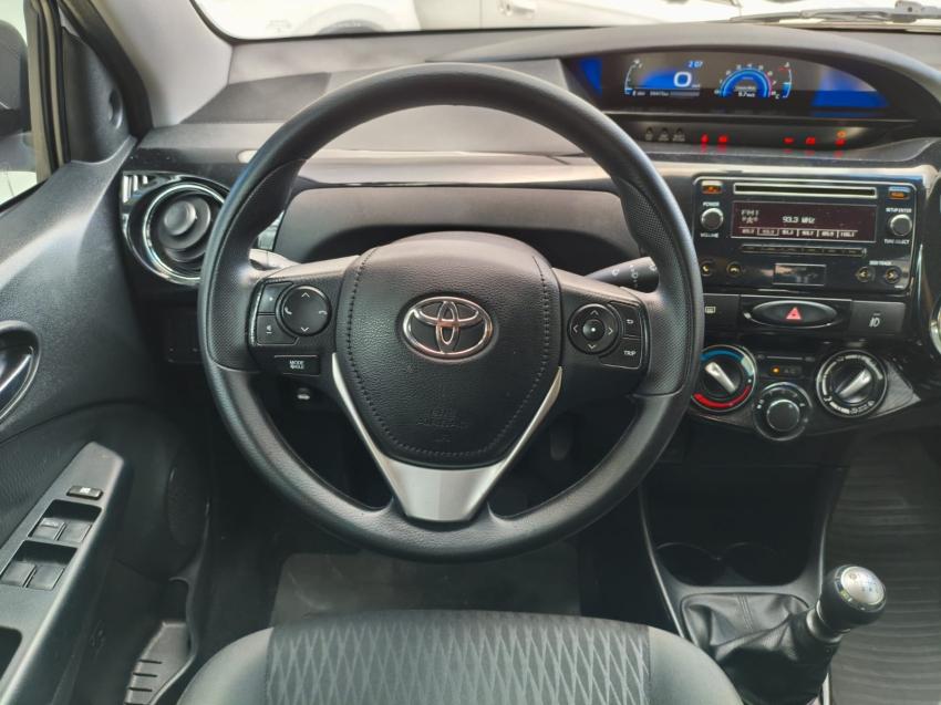 TOYOTA Etios Sedan - Foto