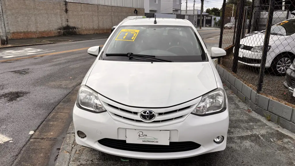 TOYOTA Etios Sedan - Foto