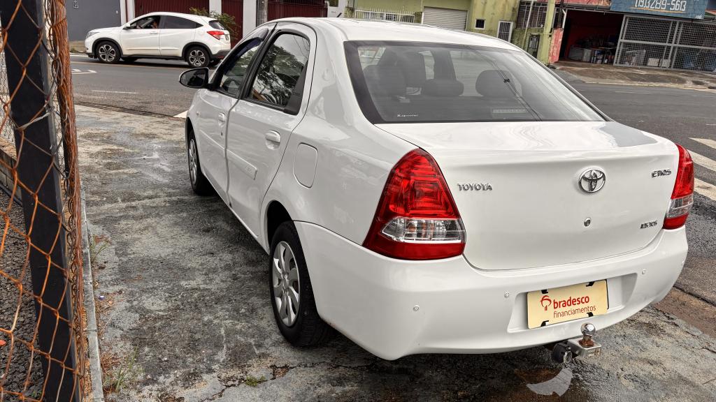 TOYOTA Etios Sedan - Foto