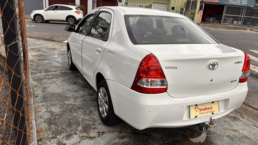 TOYOTA Etios Sedan - Foto