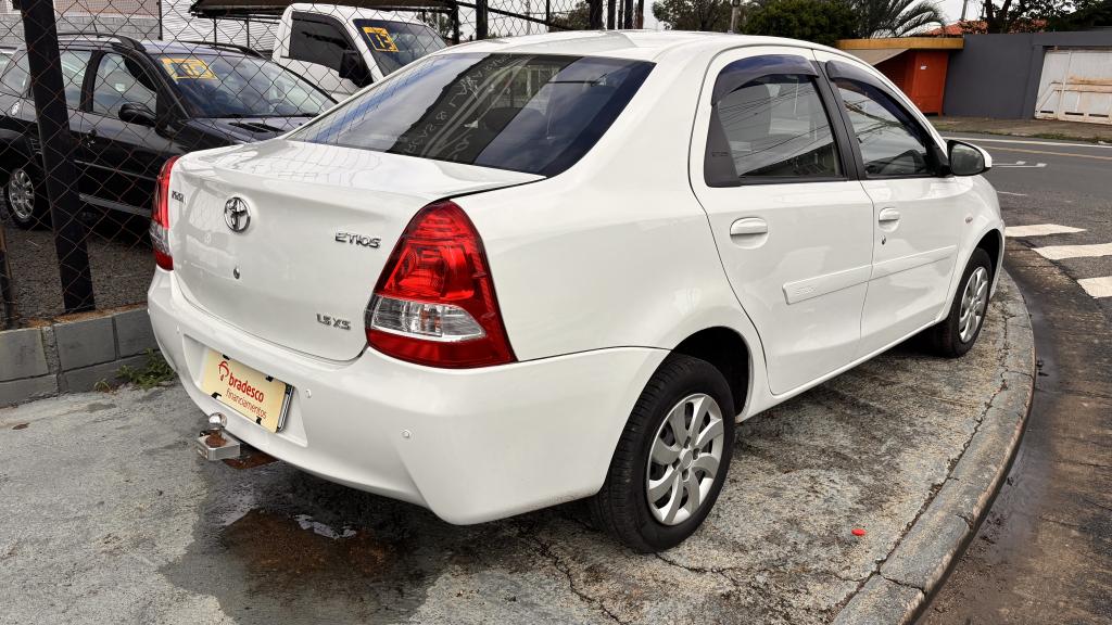 TOYOTA Etios Sedan - Foto