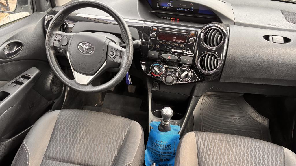 TOYOTA Etios Sedan - Foto