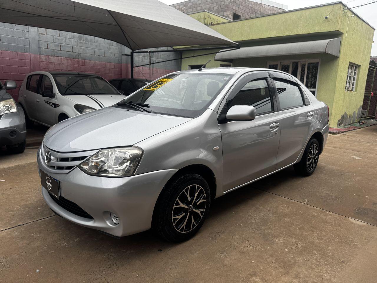 TOYOTA Etios Sedan - Foto