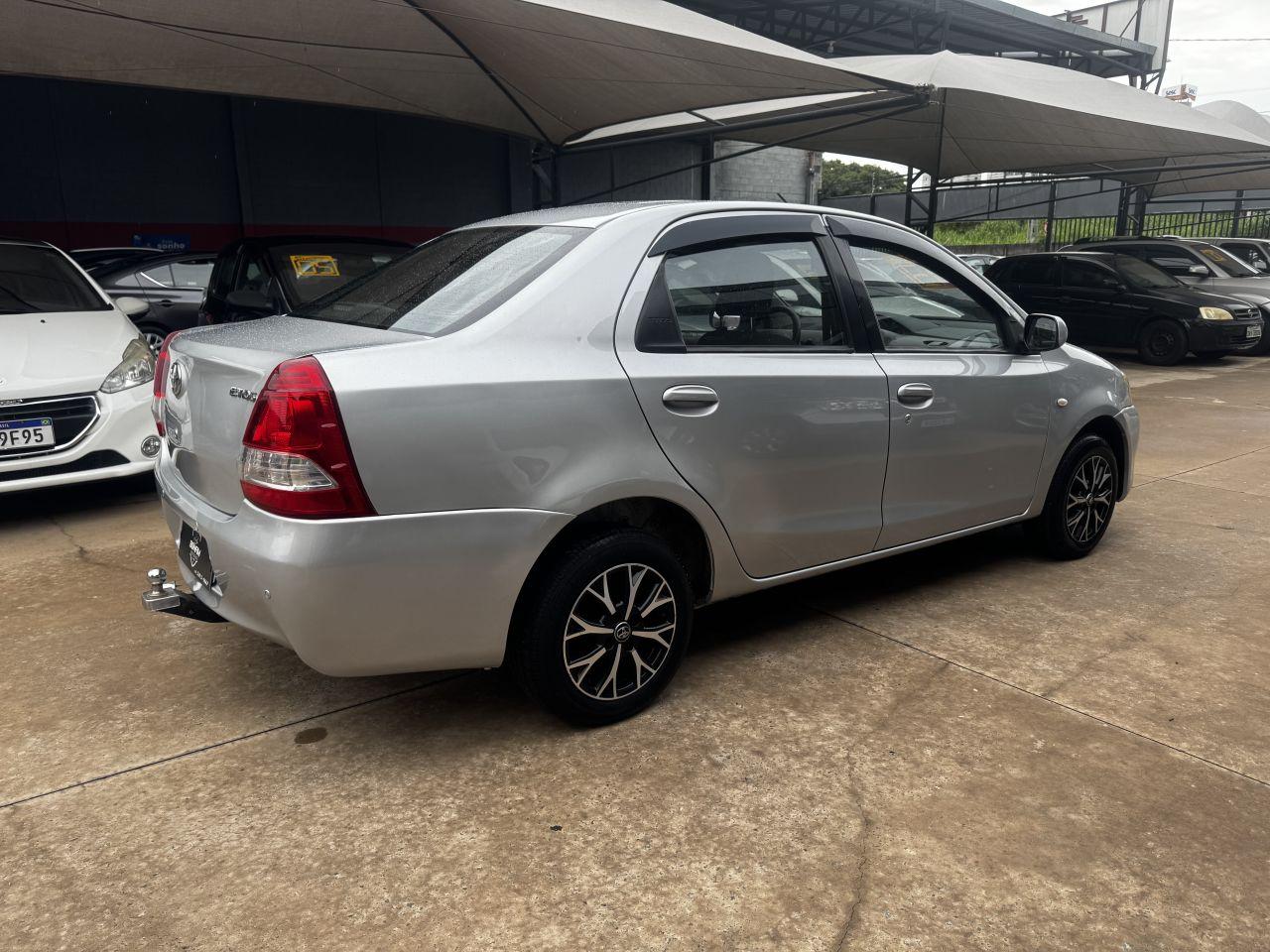 TOYOTA Etios Sedan - Foto