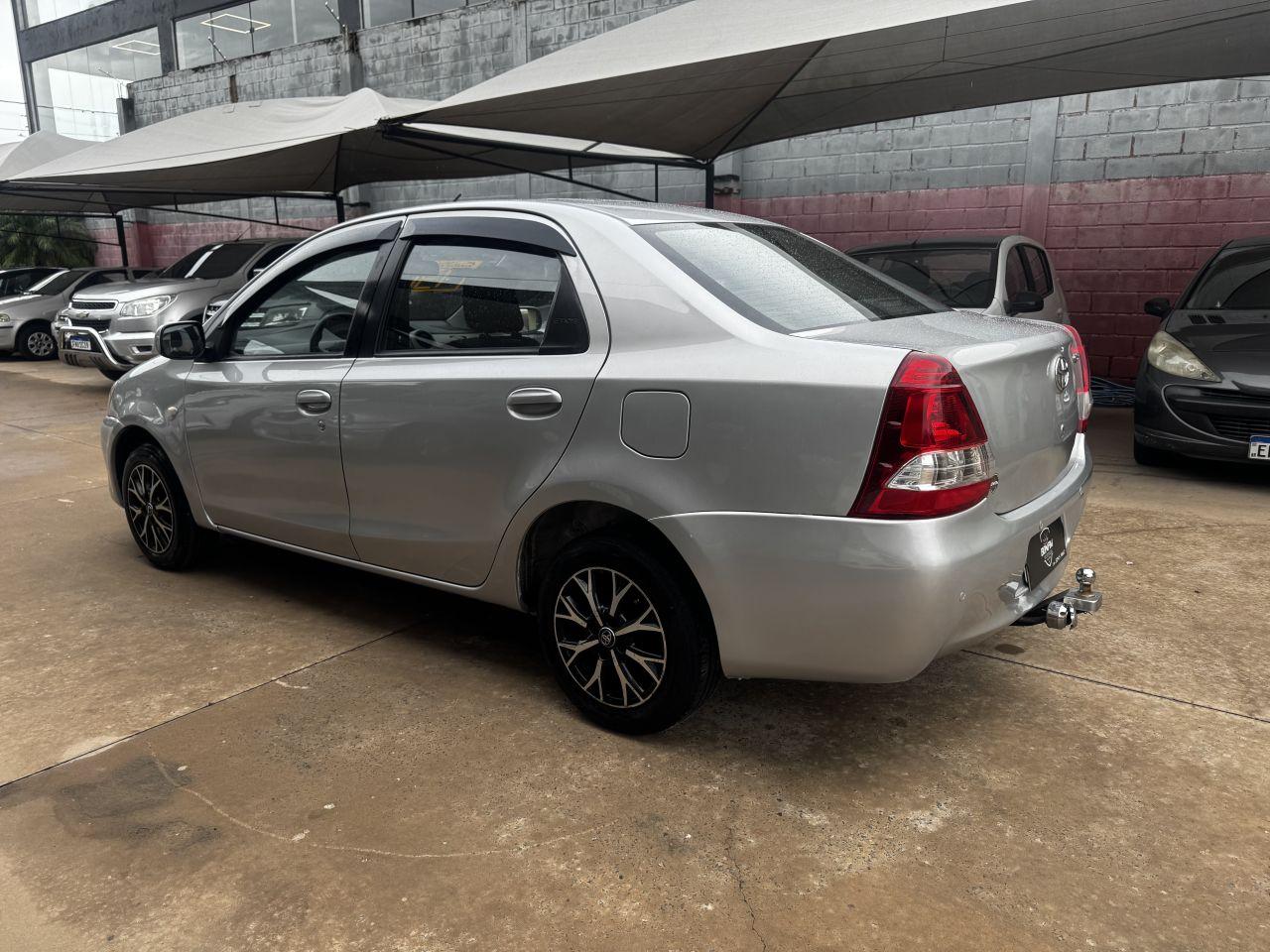 TOYOTA Etios Sedan - Foto