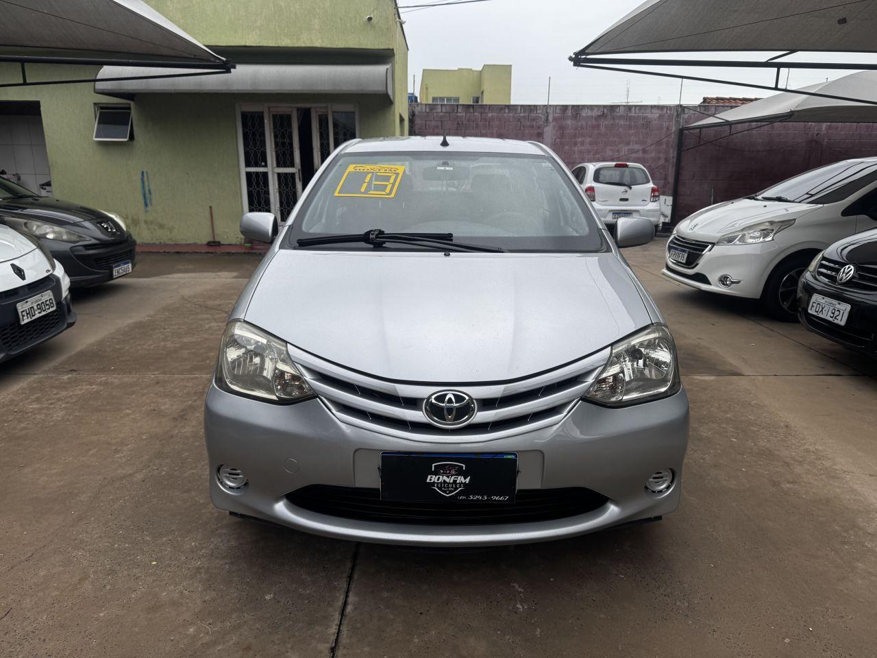 TOYOTA Etios Sedan - Foto
