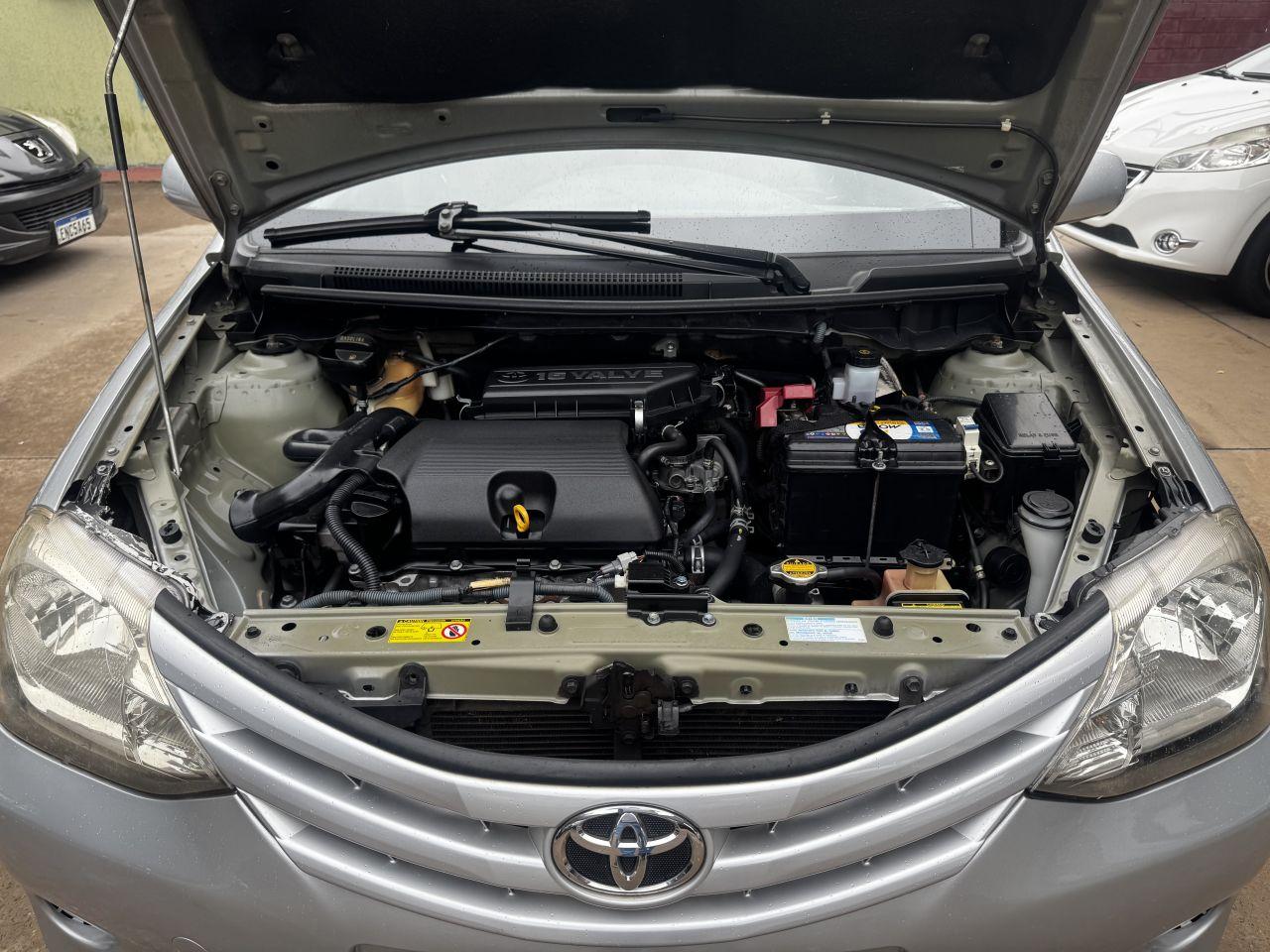 TOYOTA Etios Sedan - Foto