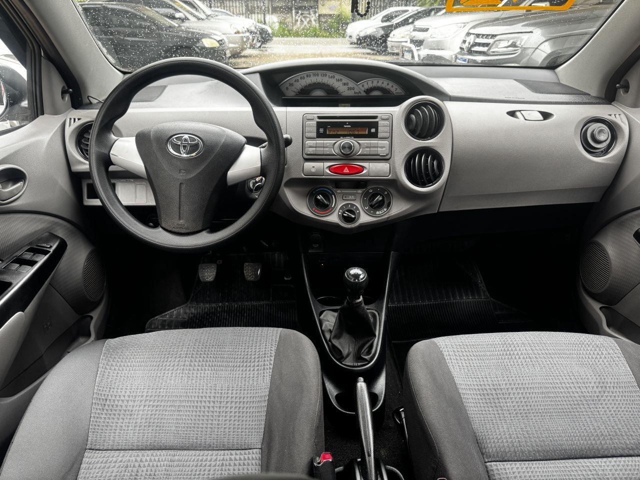 TOYOTA Etios Sedan - Foto