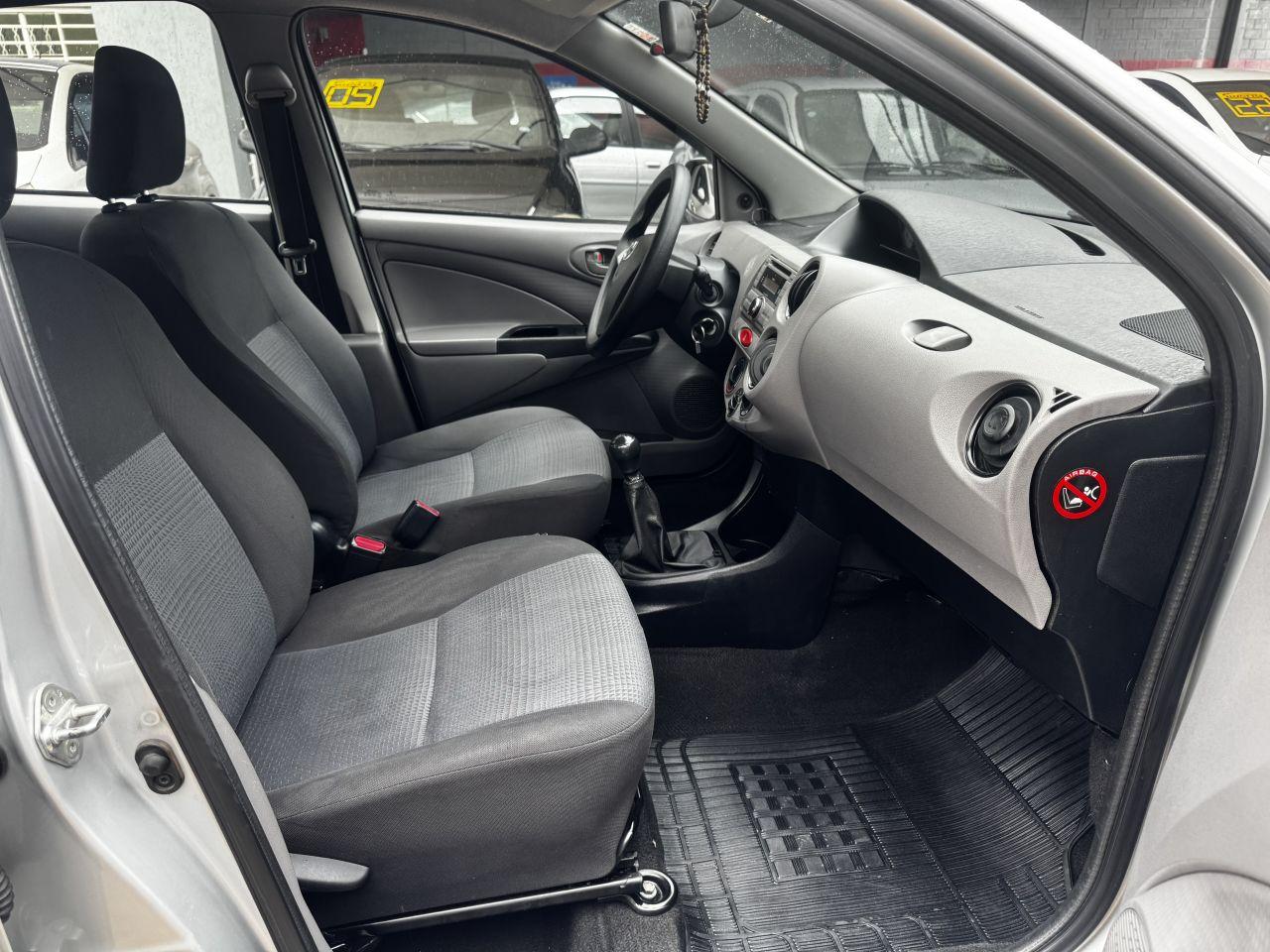 TOYOTA Etios Sedan - Foto