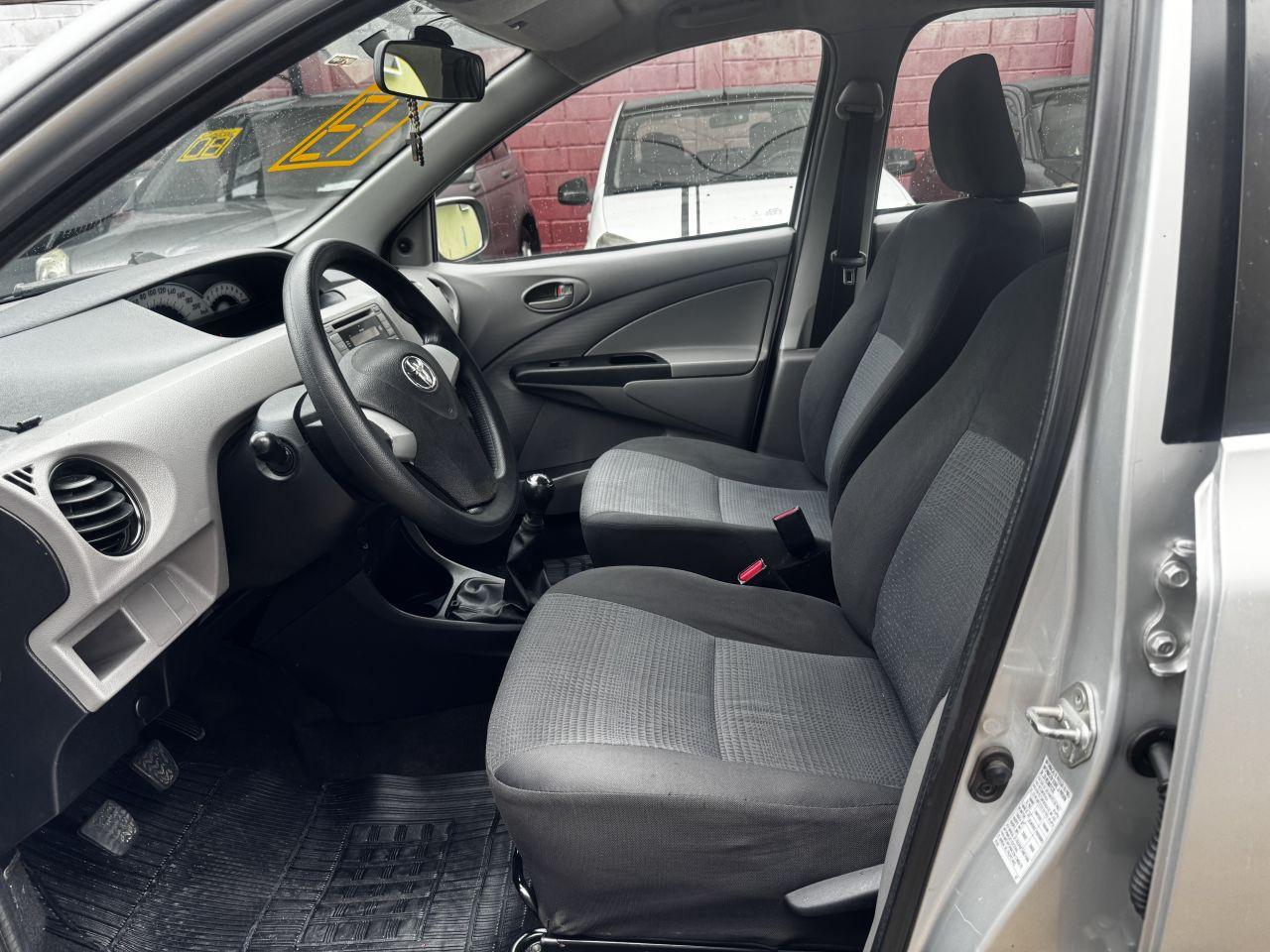 TOYOTA Etios Sedan - Foto