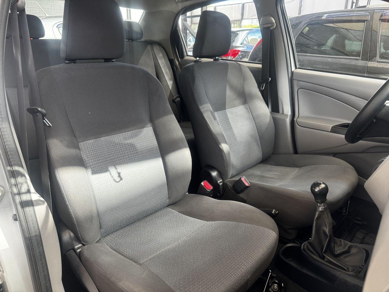 TOYOTA Etios Sedan - Foto