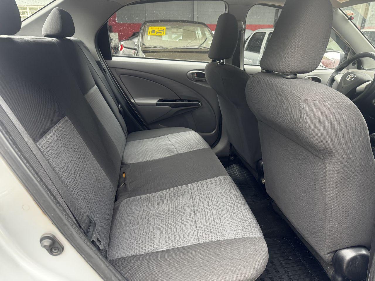 TOYOTA Etios Sedan - Foto