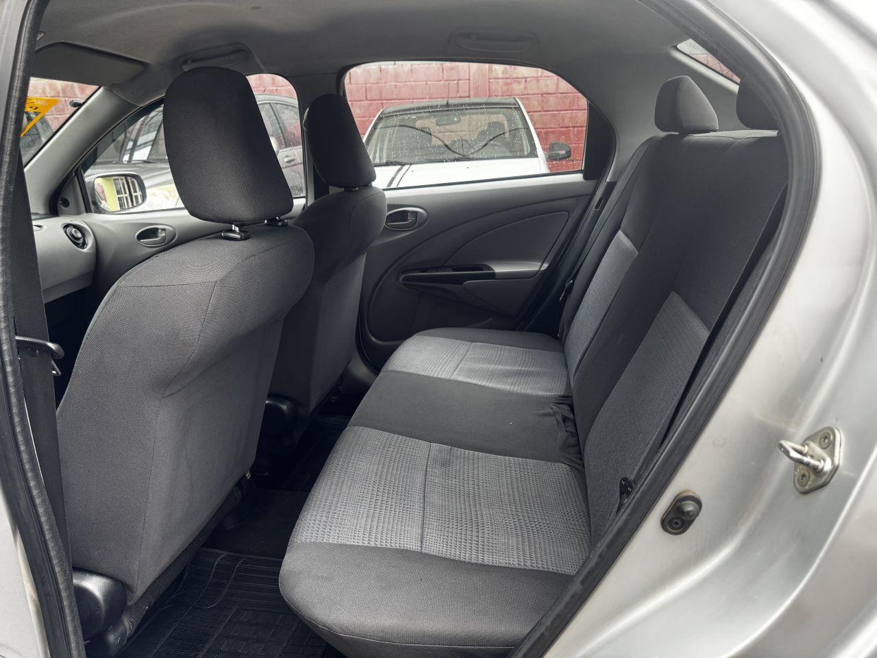 TOYOTA Etios Sedan - Foto