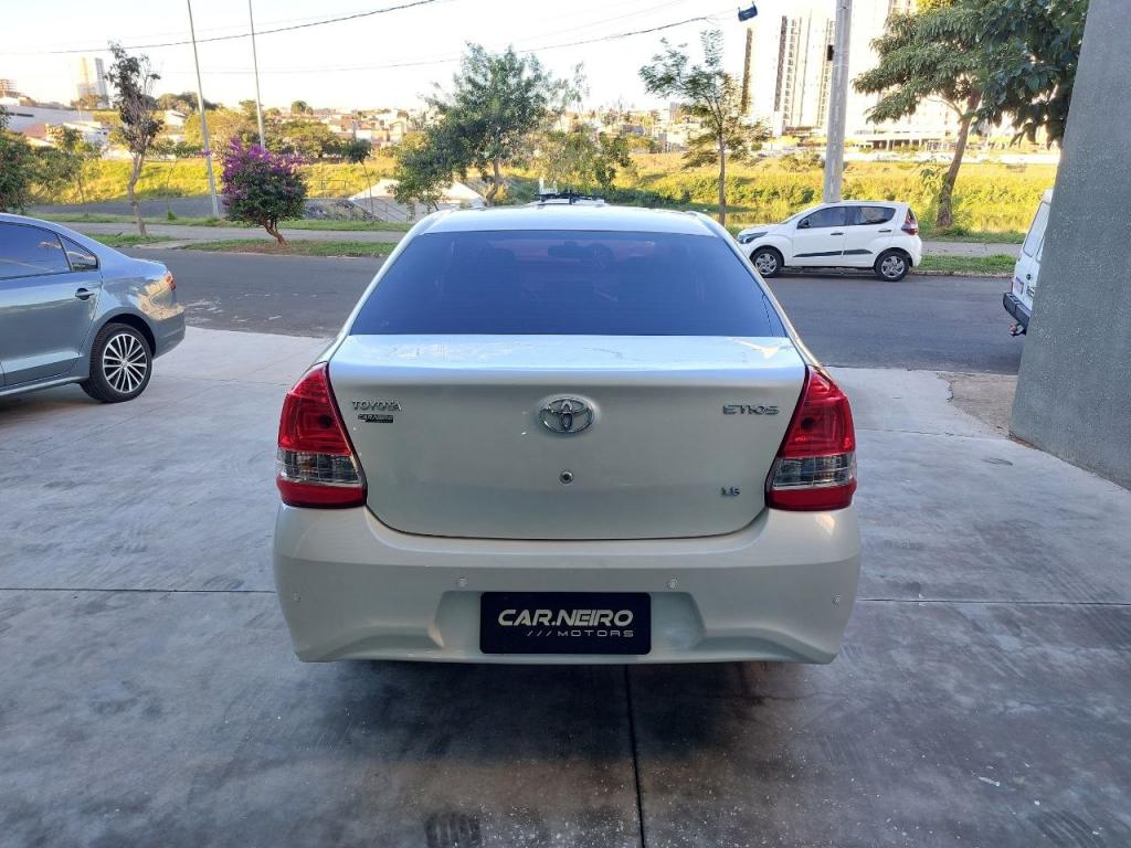 TOYOTA Etios Sedan - Foto