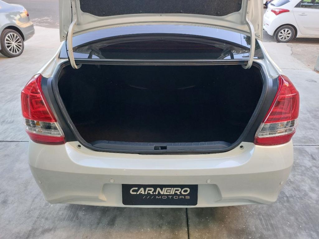 TOYOTA Etios Sedan - Foto