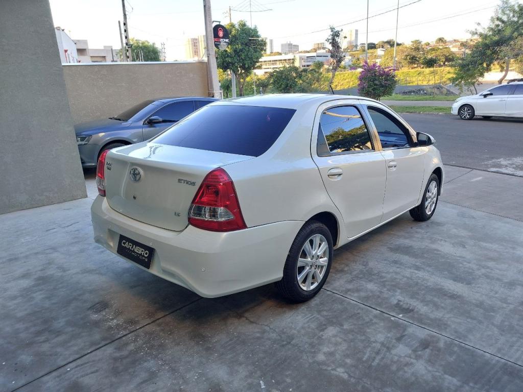 TOYOTA Etios Sedan - Foto