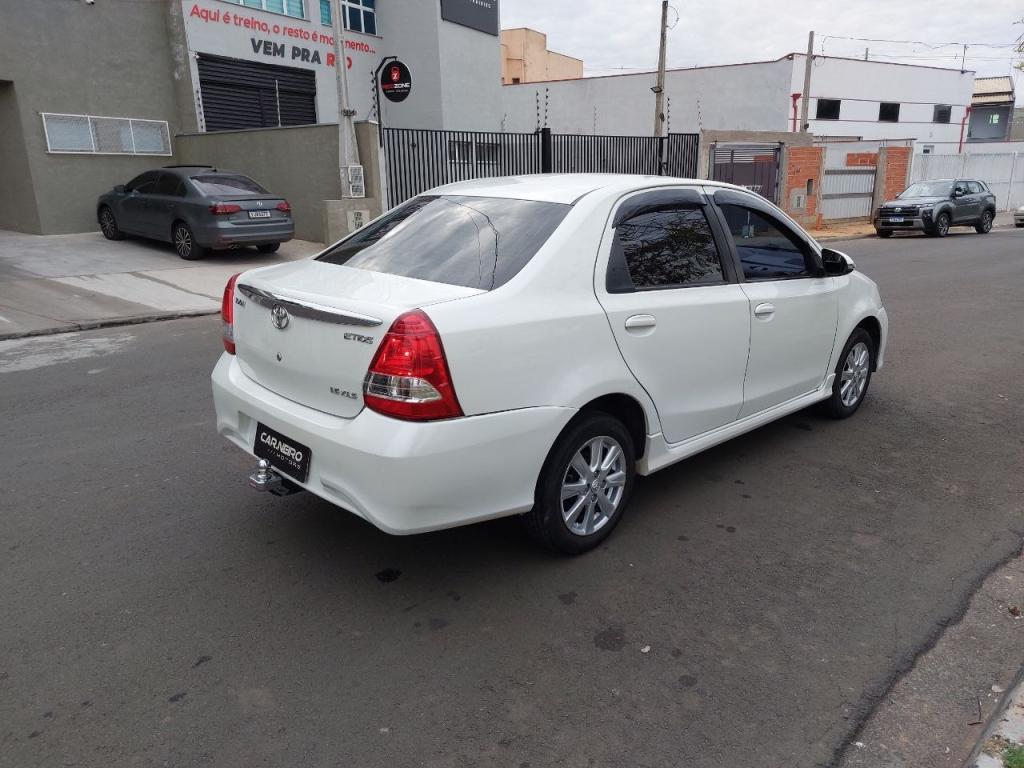 TOYOTA Etios Sedan - Foto