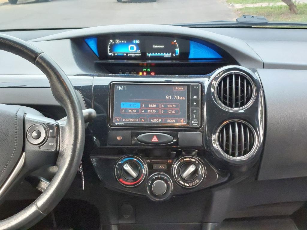 TOYOTA Etios Sedan - Foto