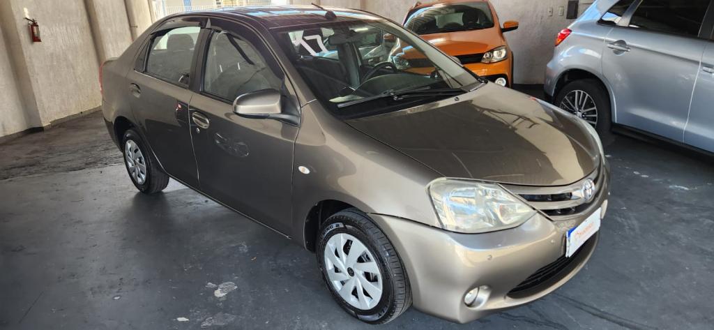 TOYOTA Etios Sedan - Foto