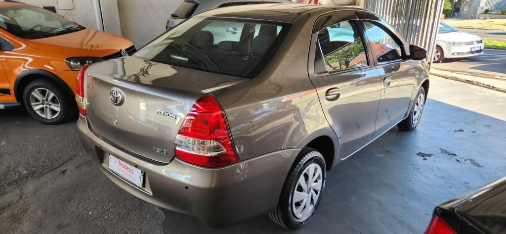 TOYOTA Etios Sedan - Foto