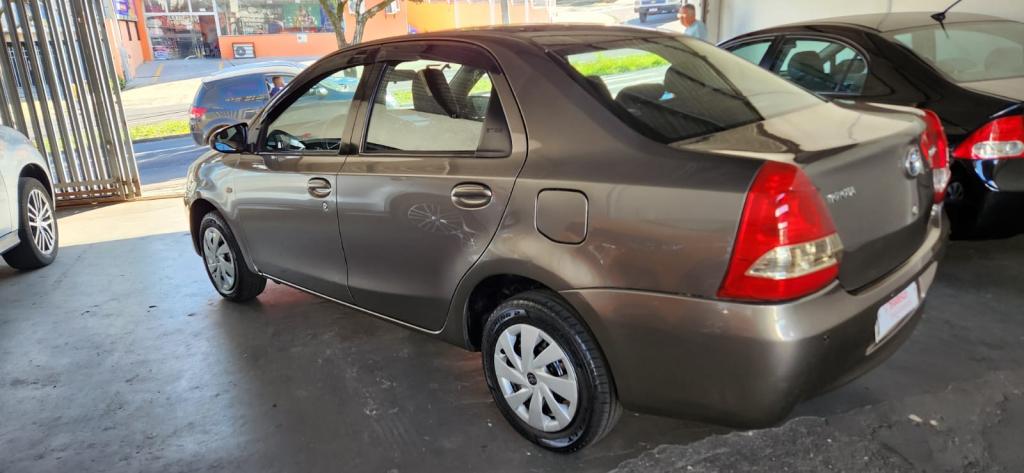 TOYOTA Etios Sedan - Foto