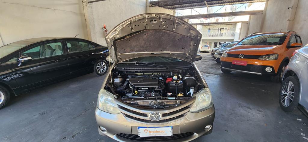 TOYOTA Etios Sedan - Foto