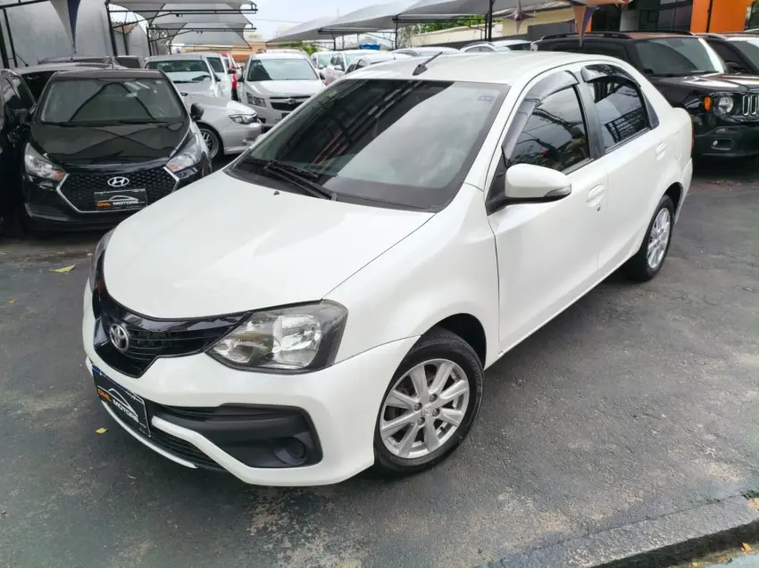 TOYOTA Etios Sedan - Foto