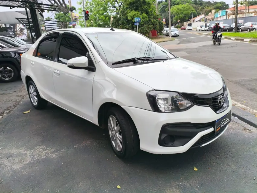 TOYOTA Etios Sedan - Foto