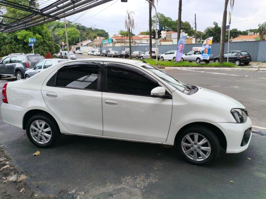 TOYOTA Etios Sedan - Foto